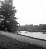 På andra sidan Gavleån ligger Hälsinge Regemente. I 14. Kungsbäck. Augusti 1944. Klockstapeln invigd 1916
