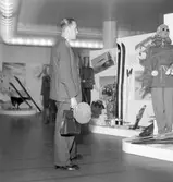 Konsum Alfas Varuhus. Vintersportutställning med SJ. Januari 1945

