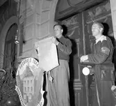 Konsum Alfa Varuhuset. Jubileumsjul. Rochdalefirande. Den 21 december 1844 lades grunden till den kooperativa av 28 vävare i den engelska staden Rochdale. December 1944


