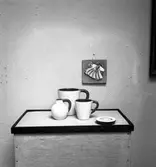 Föremål av formgivare och skulptör Maggie Wibom på utställning i Konsthallen i Gävle i november 1936. Medutställare var målare Gretha Hansson.