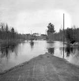 Reportage för Gefle Posten. Översvämningar. Ev i Hamrångetrakten. År 1937