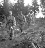 Landstormen. Kyrkoherde Jonzon håller bön. Den 1 juni 1936
