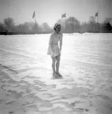 Reportage för Gefle Dagblad. Vivi-Ann på Strömvallen. Konståkning. År 1936

