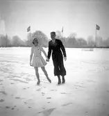 Reportage för Gefle Dagblad. Vivi-Ann på Strömvallen. Konståkning. År 1936


