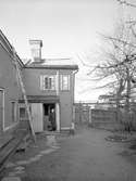 Den 1 december 1953. Gårdsinteriör. Rote 8.