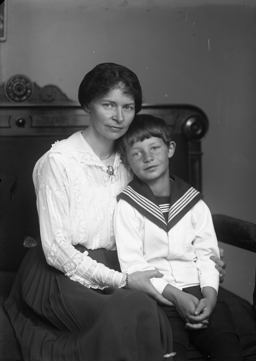 Calla Helena Sundbeck, Anna Malmborg med son.
