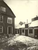 En innergård i kvarteret Apotekaren i Kalmar 1913.