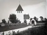 Kyrkan med trappstensport.