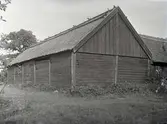 Ladugård med vasstak.