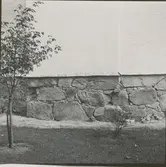 Mörlunda kyrka, detalj av stenfoten.