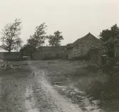 En ekonomibyggndad med stenfasad.