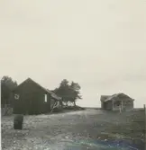 Fiskeläget i Sandvik. Till höger sjöbod från Linnés tid, enligt uppgift.