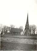 Pelarne kyrka med klockstapel.