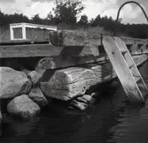 En brygga vid skeppsbyggmästarebyggningen i Värnanäs.