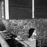 En stengrund till en kvarn i Värnanäs.