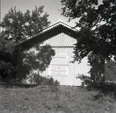 Byggnaden inrymde societetssalong och läkarmottagning.