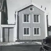 Ett bostadshus med träfasad på Norra Långgatan.