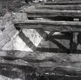 Källaren i den rivna vänstra flygeln i Hossmo kungsgård.