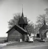 Boden och klockstapeln vid Voxtorps kyrka.