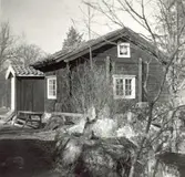 Borgen, ett bostadshus i liggtimmer och korsknut i Pilö.