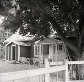 Bostadshus med veranda i Långsrum.