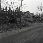 Nordöstra delen av hembygdsgårdens område från sydöst.