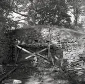 Jordkällare i Kölby park.