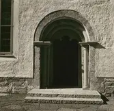 Glömminge kyrkas sydport.