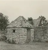 Ödegården i Gillberga. Ägare Erland Nilsson. Hemlighuset.