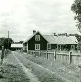 Möjligen kan detta vara en skola i Enerum.
