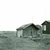 Gammal sjöbod flyttad till en sommarstuga.