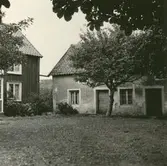 Marsjö gård. Boden och norra hörnet av boningshuset.