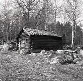 Gårdssmedja med korsknut i Låxbo.