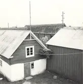 Gårdsplanen mot sydost.