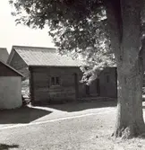 Saltbod och vedbod på gården Södra Norrby 1:2.