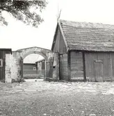 Gårdsporten till T. Meurlings gård.