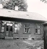 Mindre bostadshus i kv. Beckasinen.