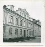 Flerbostadshus från tidigt 1900-tal.
Fabriksgatan 28