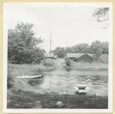 Kyrkstallarna i Vissefjärda. Kyrkstallar kallas de byggnader som låg vid kyrkan och där besökare ställde in sina hästar. Tillsammans med kyrkstugor utgjorde de också en del av de byggnader i de kyrkstäder som växte upp när kyrkobesökarna kom så långt ifrån att de behövde övernatta i samband med kyrkobesök.

Flera områden med kyrkstall finns bevarade, till exempel Gammelstads kyrkstad i Luleå och i Närpes i Österbotten, Finland, finns en stor samling, cirka 150 kyrkstall, bevarade.

(Hämtat från Wikipedia)