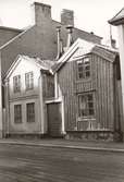 Bostadshus på Storgatan 71-73 före renovering.
Kv Repslagaren 16-17.