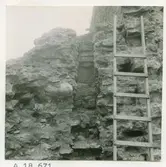 Västra förborgen, kontrefor.