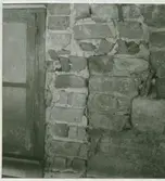 Nordöstra fyrkanten
8. Huvudvåningen,östra väggen .