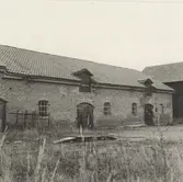 Ladugård, västra längan från öster.