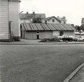 Kampgatan med det i nord-sydlig riktning dragna schaktet (nummer två).

Fotograferat mot nordväst.