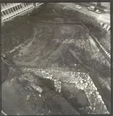 Arkeologisk utgrävning inför byggandet av nya landstingshuset. Bastionen Carolus Nonus.  Bastionen och plankverket från ovan. Gamla landstingshuset skymtar i bildens övre, vänstra hörn. Från sydost.