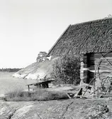 Gammal bod på Uvö.
