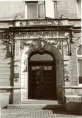 Portal i huggen sandsten på Stadshotellet i Kalmar.