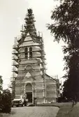 Fågelfors kyrka under renovering.