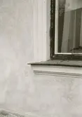 Fönster på huset med säteritaket vid Kavaljeren. Kv. Borgmästaren 5.
