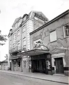 Fasad mot Larmgatan. Bilderna är tagna inom ramen för Kalmar kommuns inventering av Kvarnholmens bebyggelse 1970-1971 och skänkta till länsmuseet.